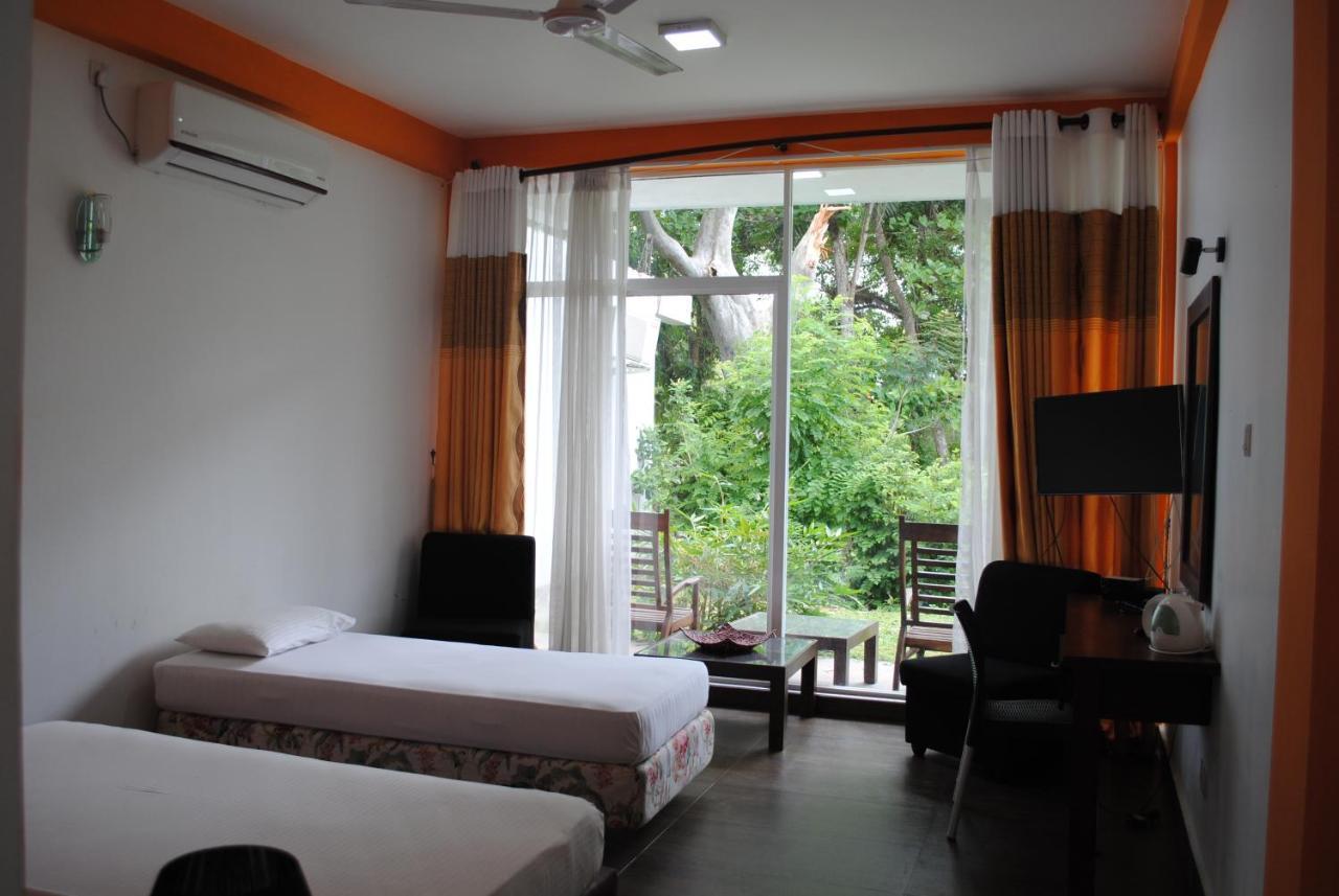 Bridge Hotel Negombo Kimbulapitiya الغرفة الصورة